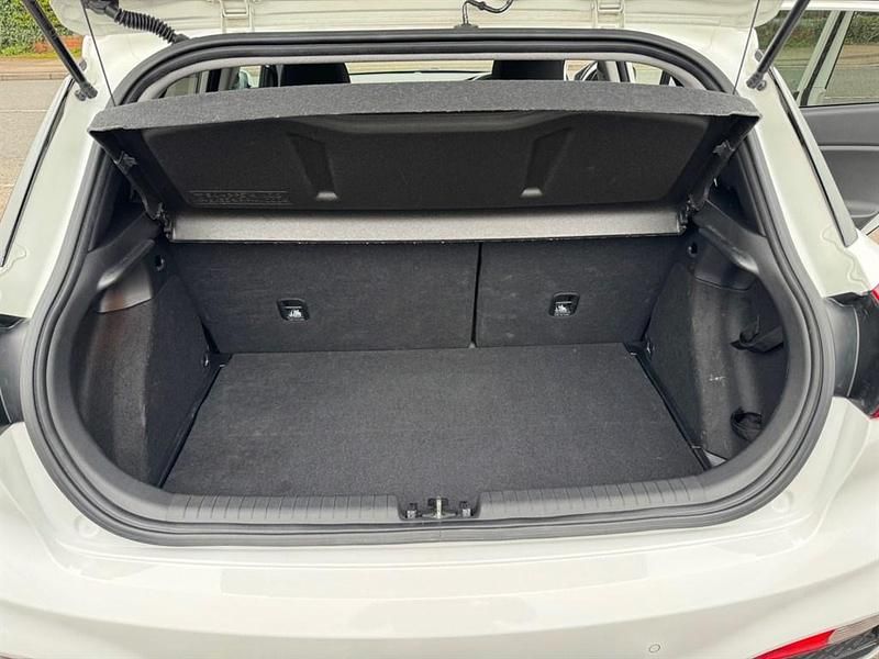 Used Hyundai i20 Premium SE 120 HP (88 kW) 2019 White Hatchback