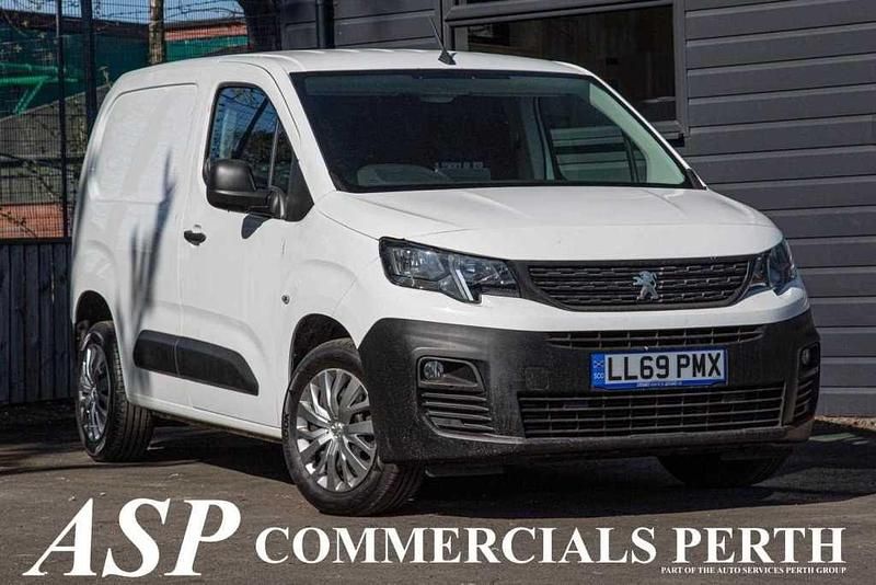 White Used 2019 Peugeot Partner MPV | £7,795 (Fair price) - Image 1/4