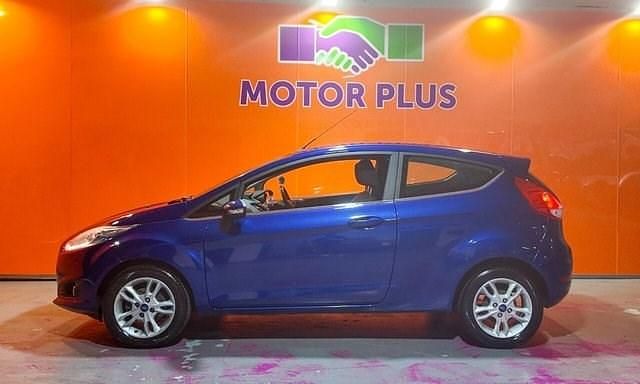 Usado Ford Fiesta Zetec 100 HP (73 kW) 2017 Azul Citadino