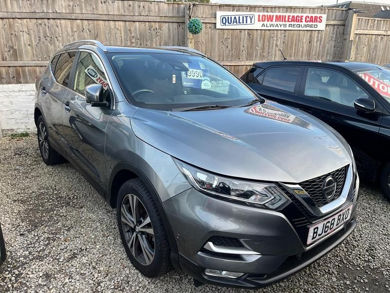 Grey Used 2018 Nissan Qashqai N-Connecta SUV | £9,990 (A bit pricey) - Image 1/4