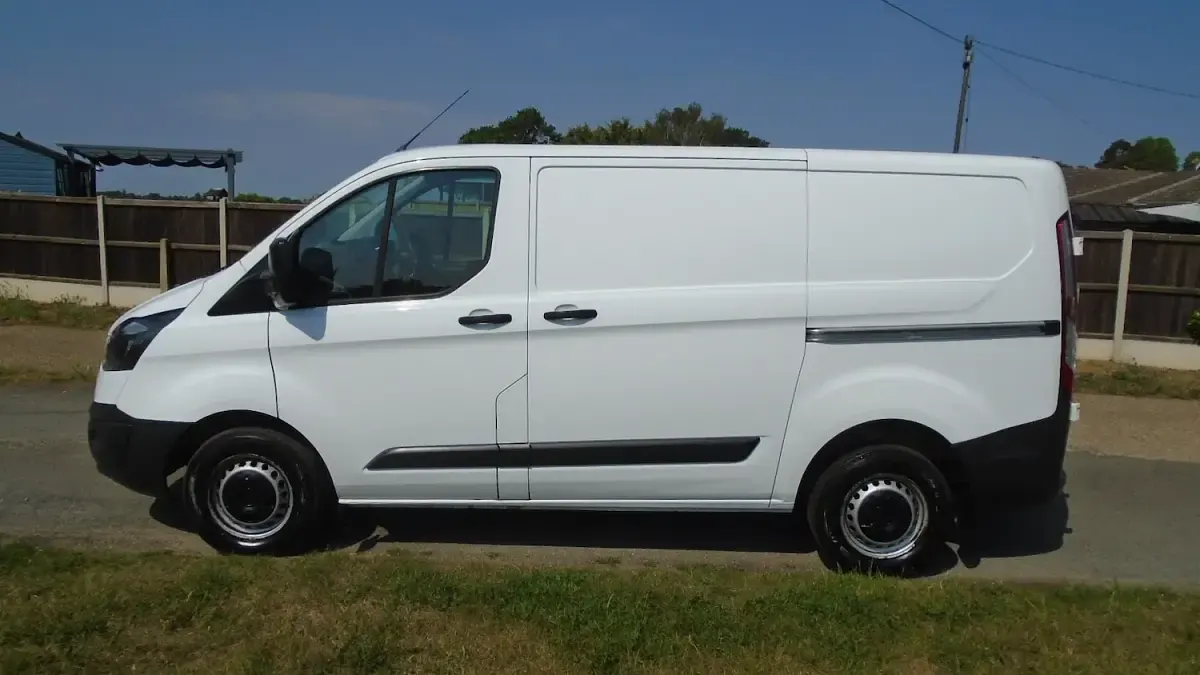 Used Ford Transit Custom 105 HP (77 kW) 2017 White Van