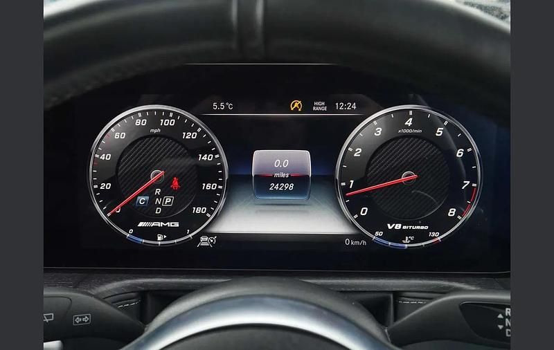 Usado Mercedes G63 AMG 585 HP (430 kW) 2019 Cinzento SUV