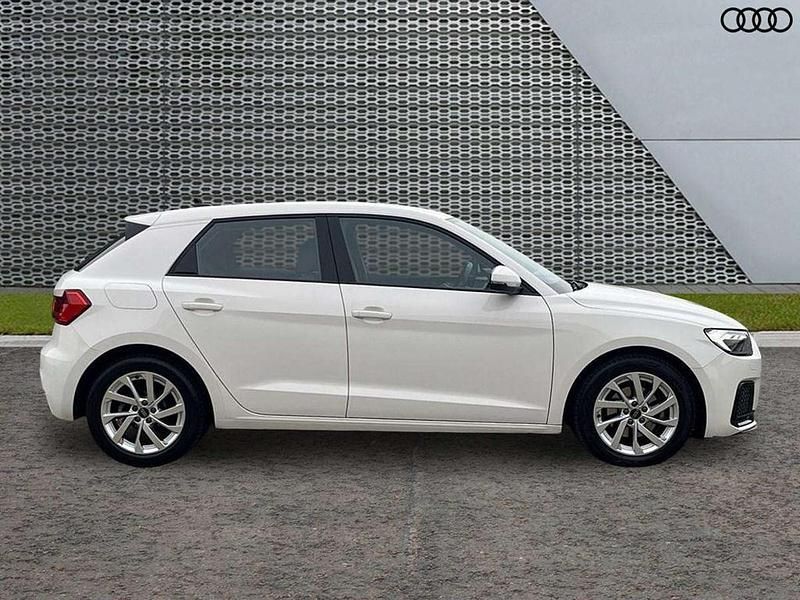 Used Audi A1 Sport 108 HP (79 kW) 2023 White SUV