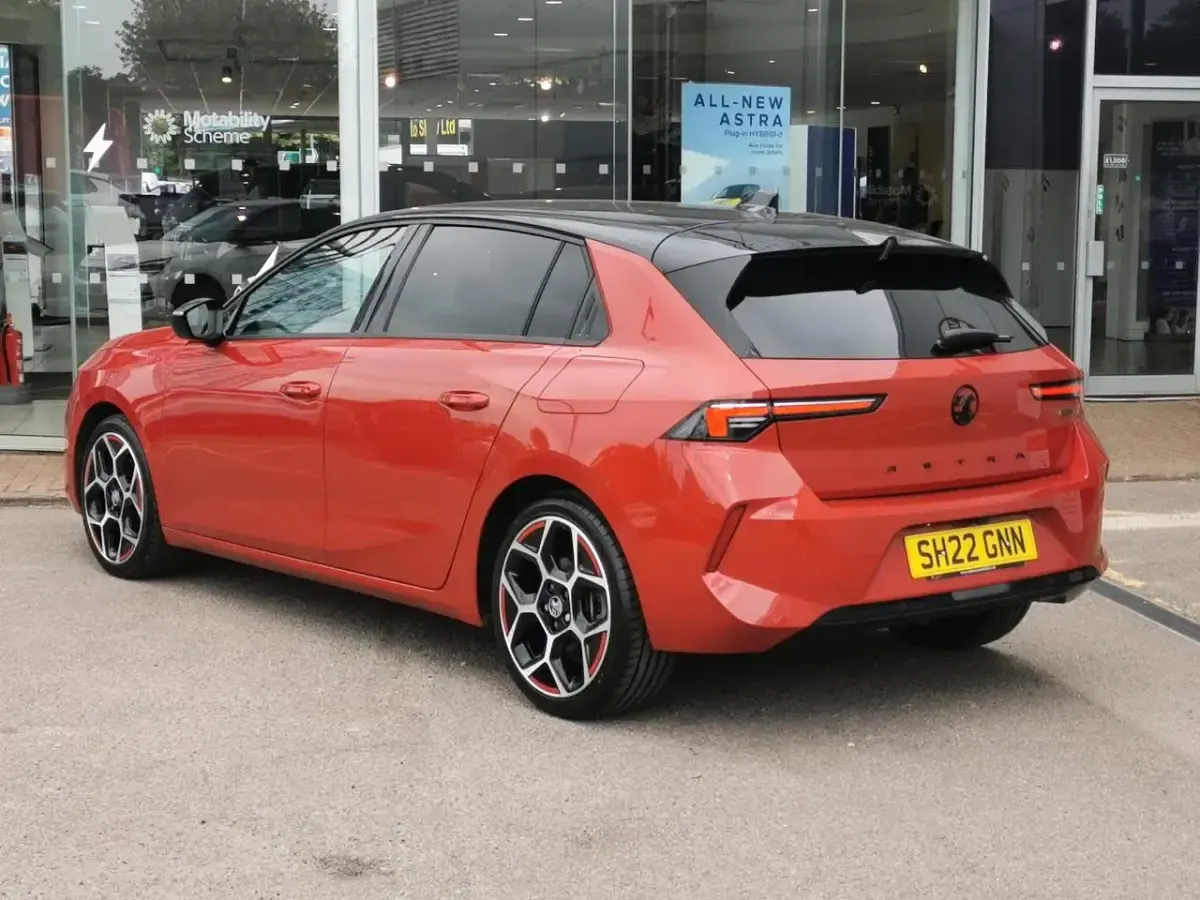 Used Vauxhall Astra GS Line 178 HP (130 kW) 2022 Red Hatchback