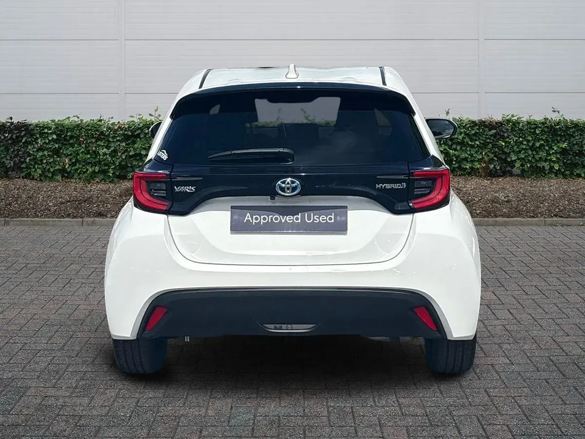 Used Toyota Yaris Design 2023 White Hatchback