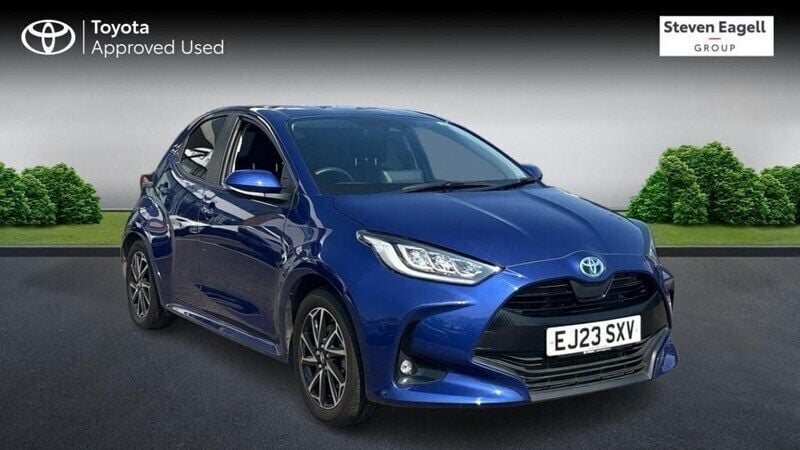 Blue Used 2023 Toyota Yaris Hybrid Design Hatchback | £18,112 (Fair price) - Image 1/4