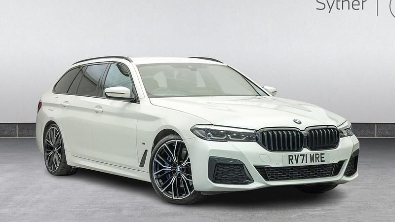 White Used 2021 BMW 520 M Sport Estate | £29,500 (Expensive) - Image 1/4