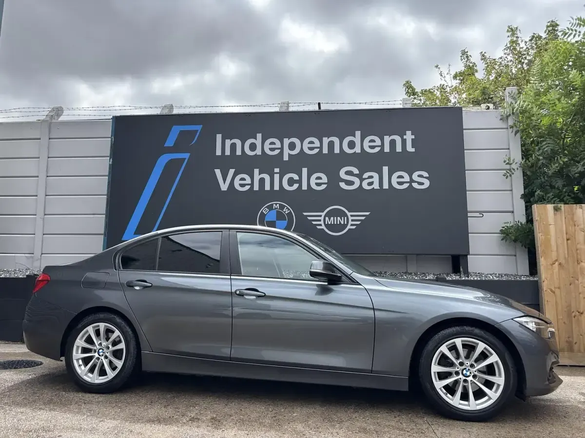 Used BMW 318 Comfort Edition 150 HP (110 kW) 2016 Grey Sedan
