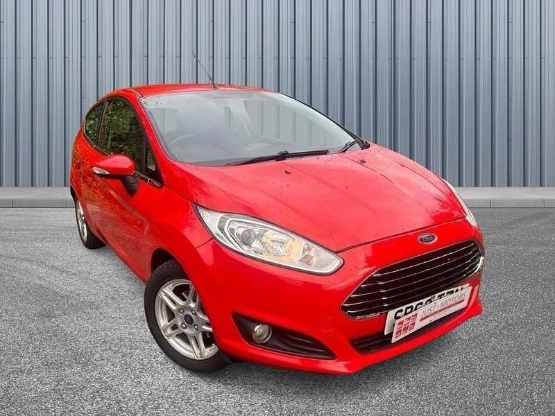 Red Used 2013 Ford Fiesta Zetec Hatchback | £3,995 (Good price) - Image 1/4