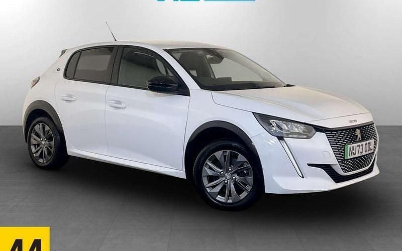 Second-hand Peugeot e-208 Active+ 100 kW (136 CP) 2023 Hatchback