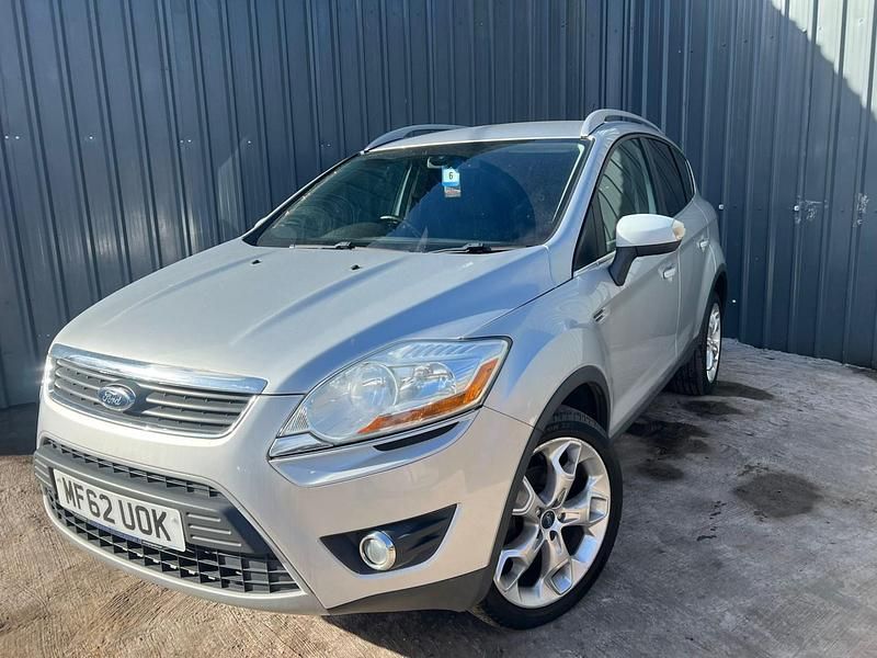 Usado Ford Kuga Titanium 163 HP (119 kW) 2012 Prateado SUV