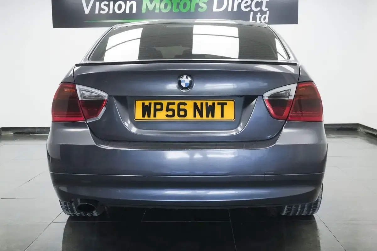 Begagnad BMW 320 2007 Grå Sedan