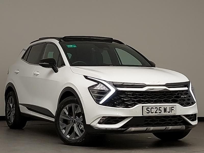 White New 2025 Kia Sportage 2 SUV | £35,298 (A bit pricey) - Image 1/4
