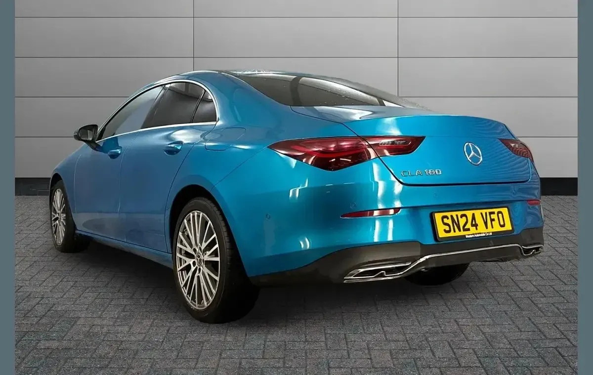 Begagnad Mercedes CLA180 Executive 134 HK (98 kW) 2024 Blå Sedan