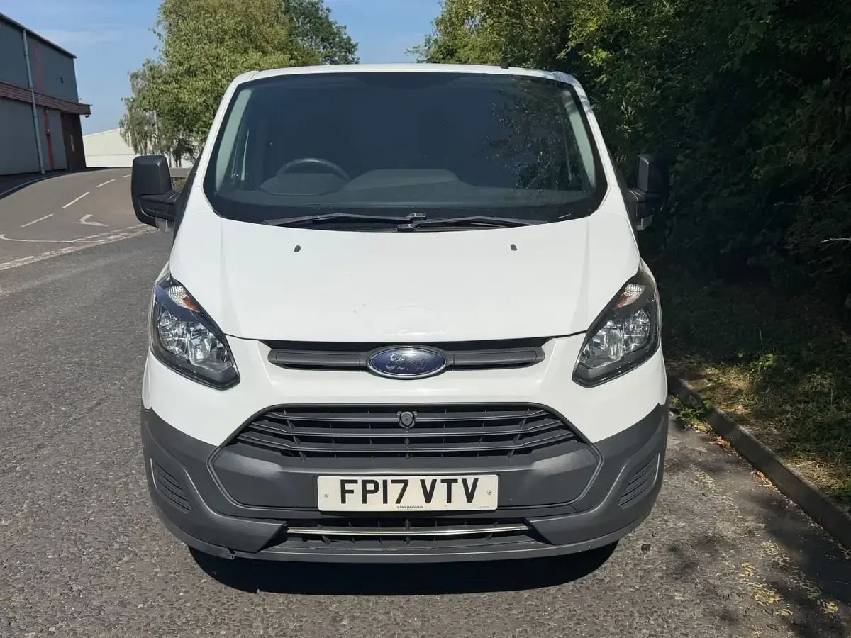 Used Ford Transit Custom 105 HP (77 kW) 2017 White Van