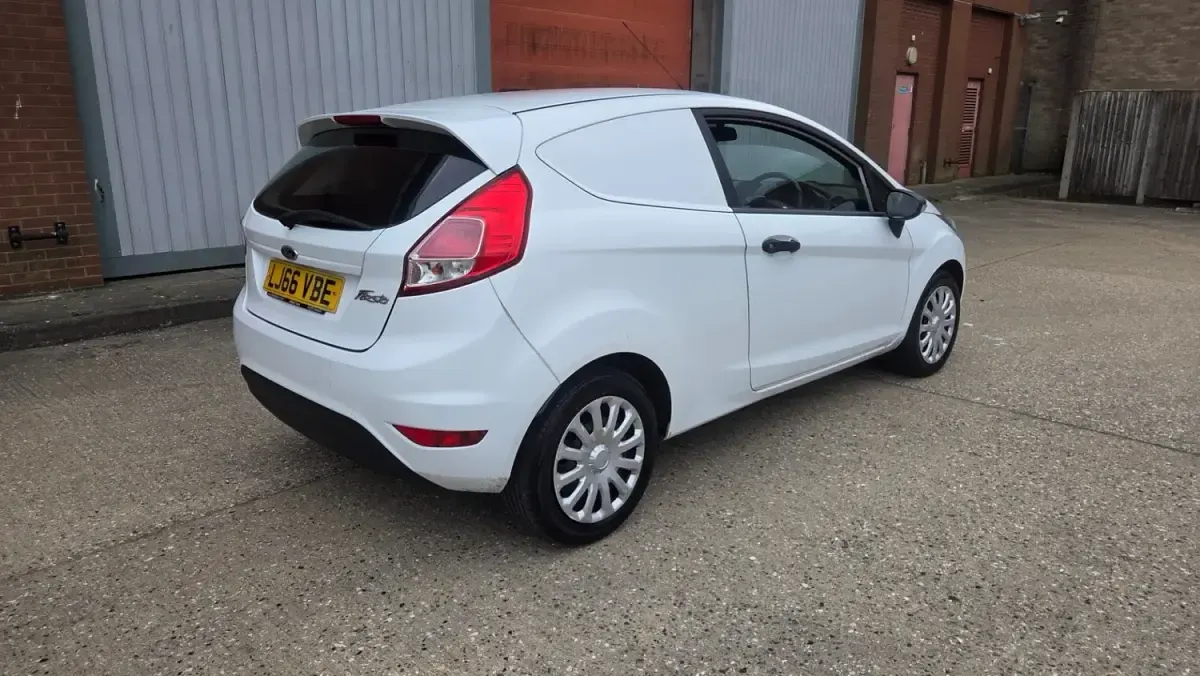 Usado Ford Fiesta 75 HP (55 kW) 2016 Branco Citadino