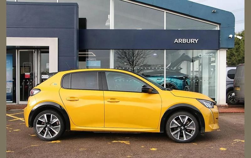 Used Peugeot e-208 GT 100 kW (136 HP) 2022 Yellow Hatchback