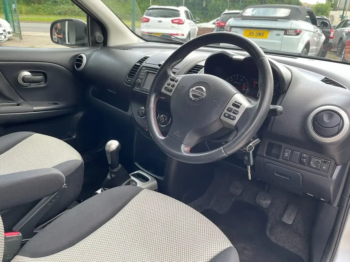 Used Nissan Note N-TEC 90 HP (66 kW) 2011 Silver Hatchback