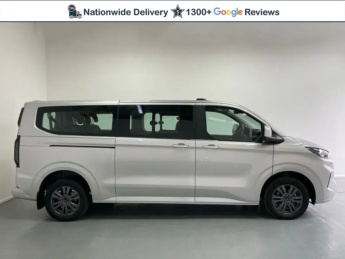 Usado Ford Tourneo Custom Titanium 136 HP (100 kW) 2024 Prateado Van