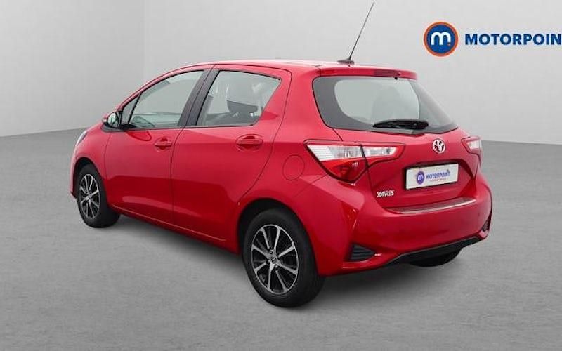 Used Toyota Yaris 111 HP (81 kW) 2019 Red Hatchback