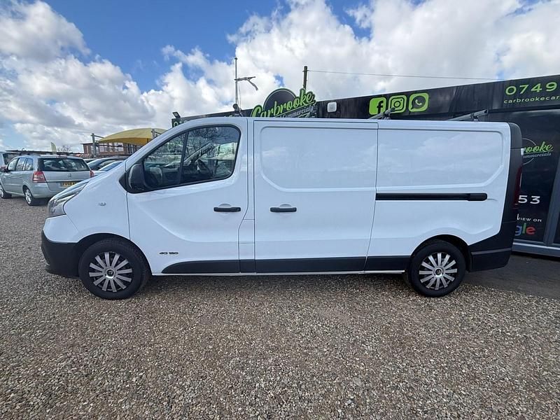 Used Renault Trafic Business 120 HP (88 kW) 2015 White MPV