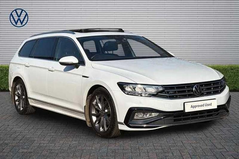 Used VW Passat R-line 150 HP (110 kW) 2023 Glacier white Estate