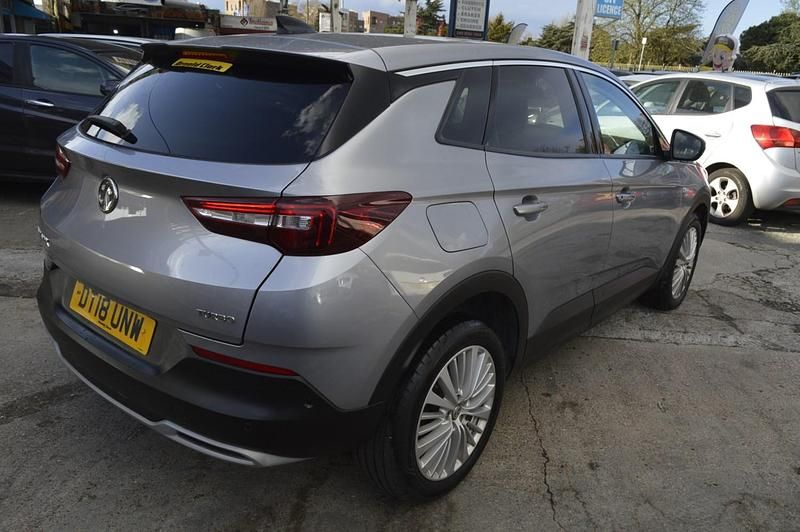 Used Vauxhall Grandland X Sport 130 HP (95 kW) 2018 Grey SUV