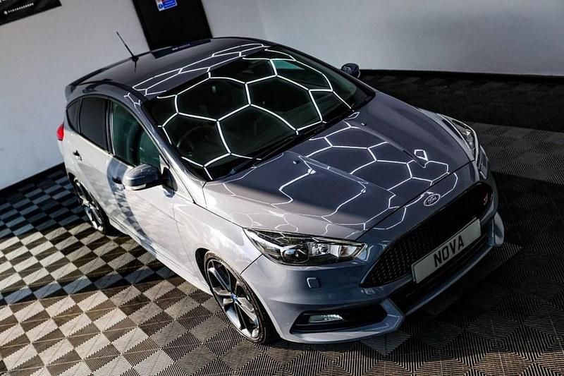 Used Ford Focus ST 250 HP (183 kW) 2016 Grey Hatchback