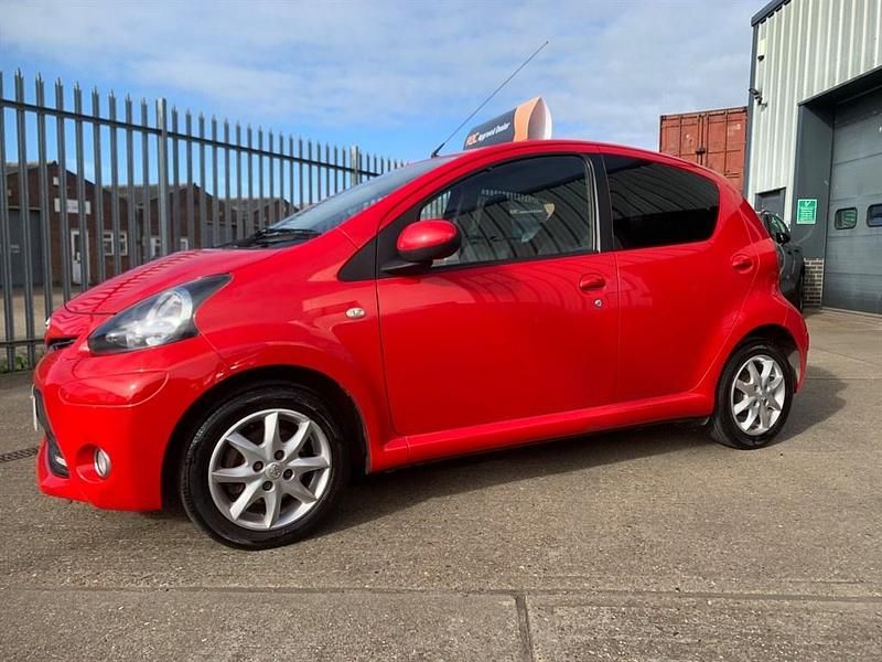 Usado Toyota Aygo 2014 Vermelho Citadino