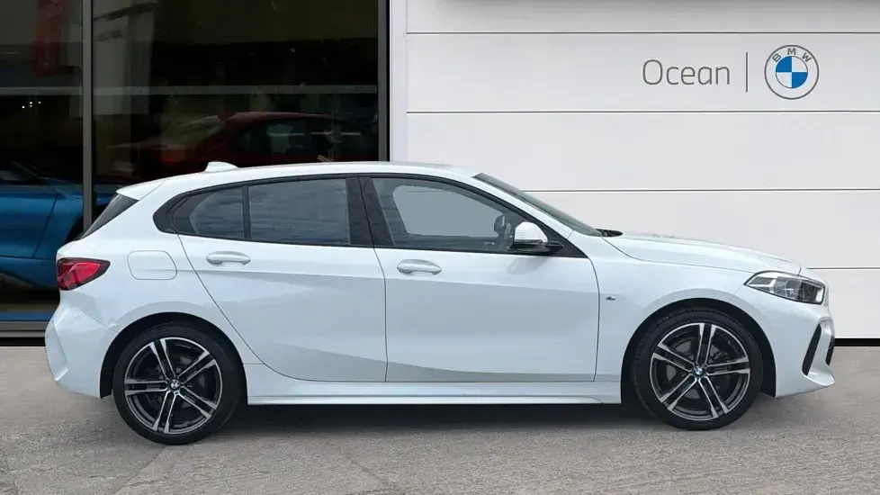 Usado BMW 118 M Sport 134 HP (98 kW) 2023 Branco Citadino