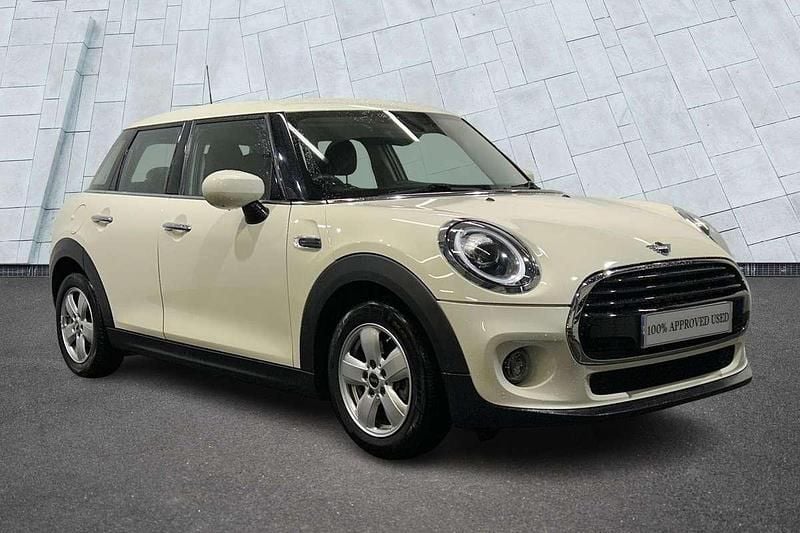 White Used 2019 Mini Cooper Classic Hatchback | £13,300 (Good price) - Image 1/4