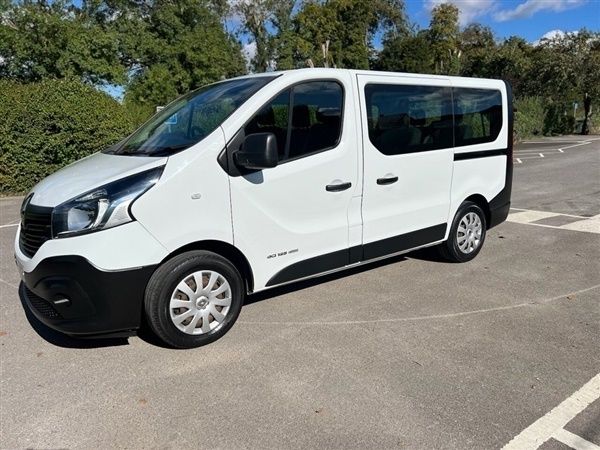 White Used 2017 Renault Trafic Van | £8,995 (Good price) - Image 1/1