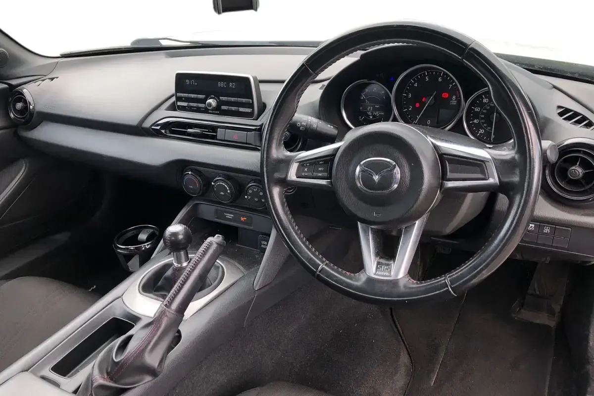 Używany Mazda MX5 131 KM (96 kW) 2016 Biały Kabriolet