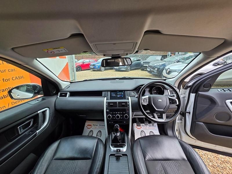 Used Land Rover Discovery Sport SE 150 HP (110 kW) 2018 White SUV