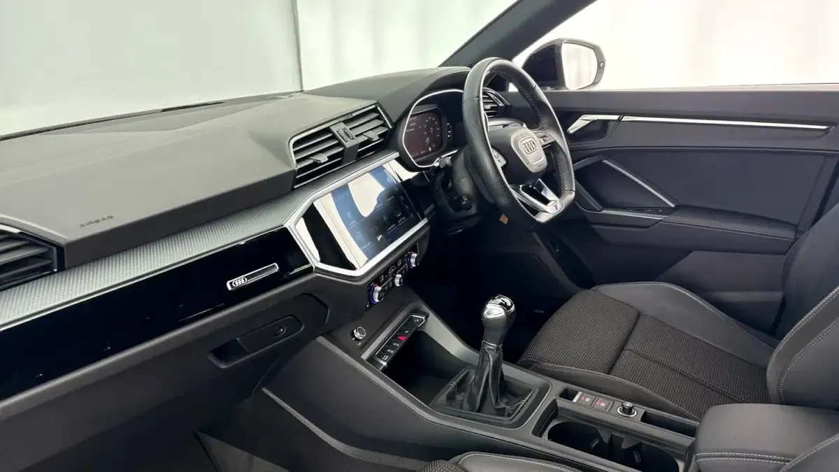Usado Audi Q3 Sportback Black Edition 150 HP (110 kW) 2022 Prateado SUV