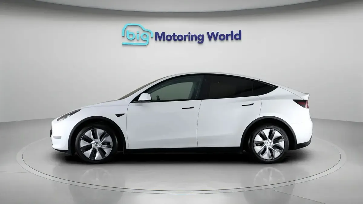 Used Tesla Model Y Long Range AWD 378 kW (514 HP) 2022 White SUV