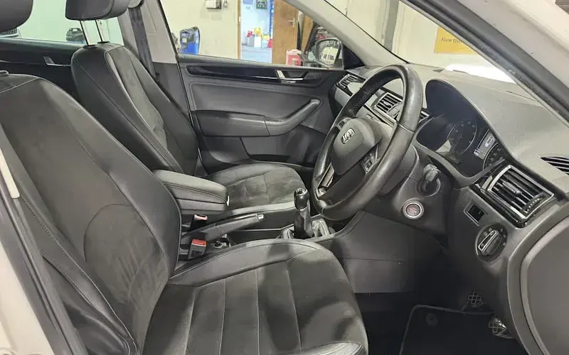 Used Seat Toledo XCELLENCE 110 HP (80 kW) 2017 White Hatchback