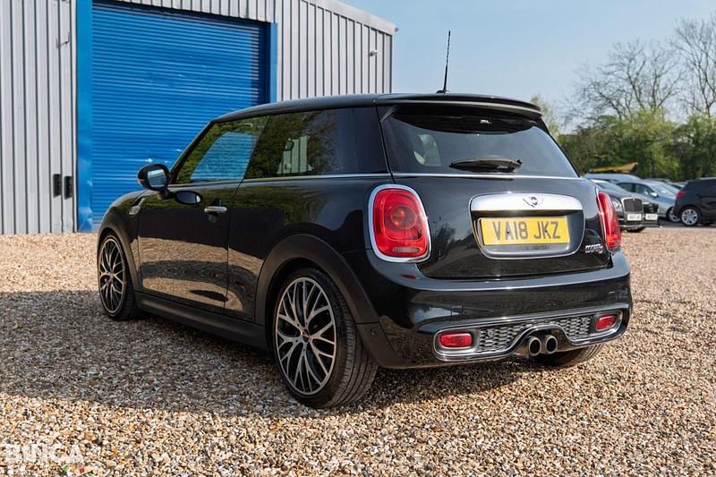 Używany Mini Cooper S Hatch 2018 Czarny Hatchback