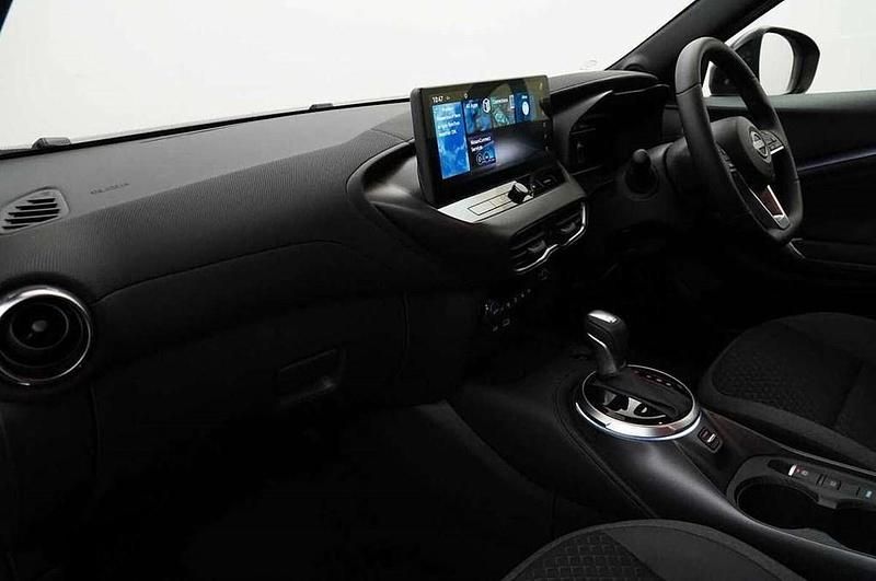 Used Nissan Juke N-Connecta 143 HP (105 kW) 2024 Red SUV