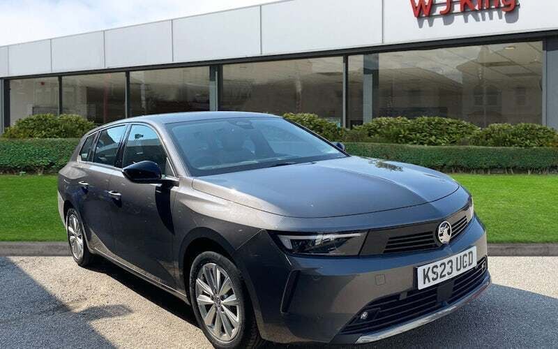 Used 2025 Vauxhall Astra Design Edition Estate | £17,295 (Super price) - Image 1/3