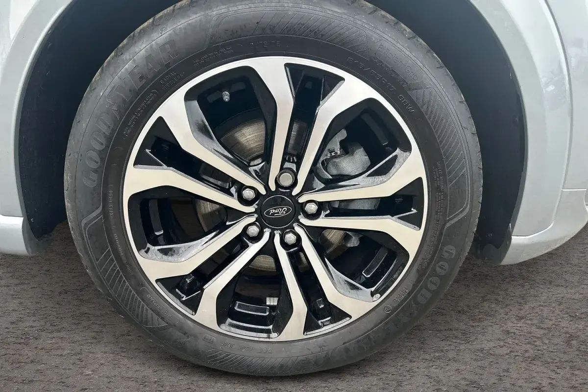 Używany Ford Puma ST-Line 125 KM (91 kW) 2023 Srebrny SUV