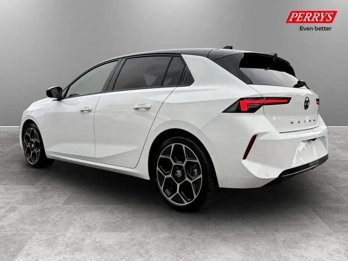 New Vauxhall Astra Ultimate 128 HP (94 kW) 2026 White Hatchback