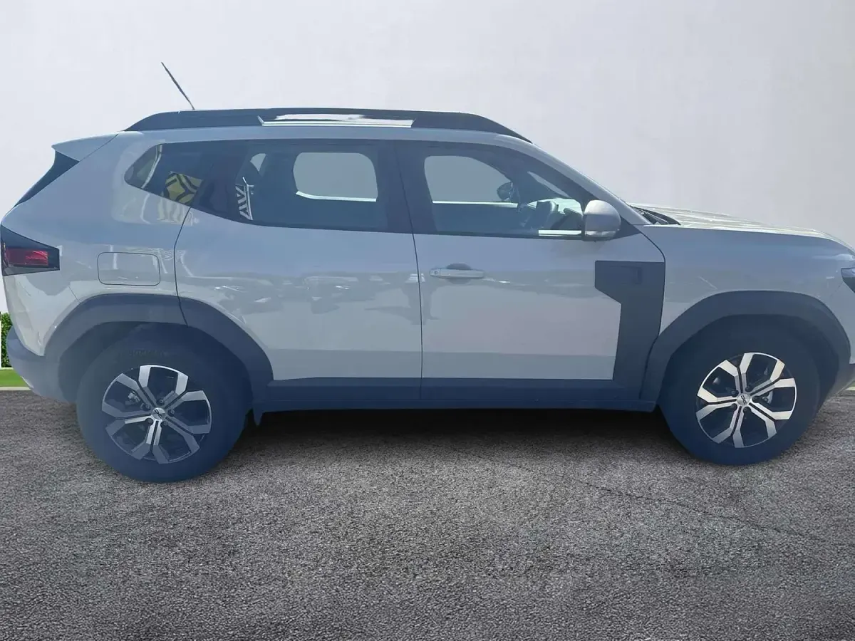 New Dacia Duster Expression 130 HP (95 kW) 2025 Cream Hatchback
