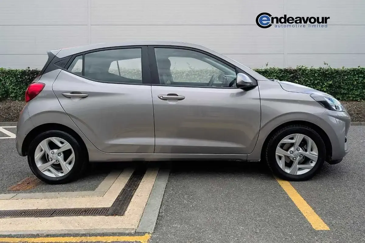 Used Hyundai i10 SE 84 HP (61 kW) 2022 Bronze Hatchback