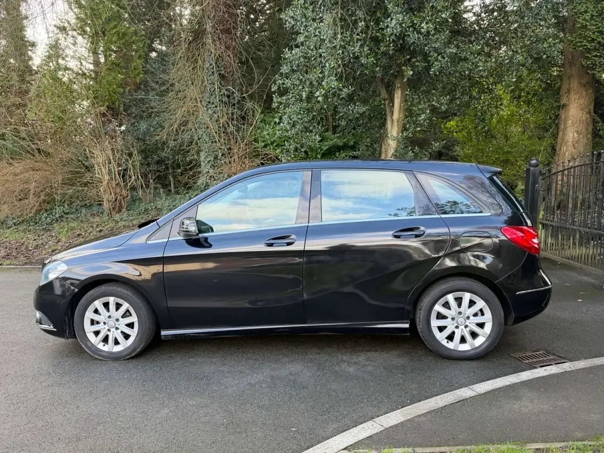 Used Mercedes B180 SE 109 HP (80 kW) 2014 Black Hatchback