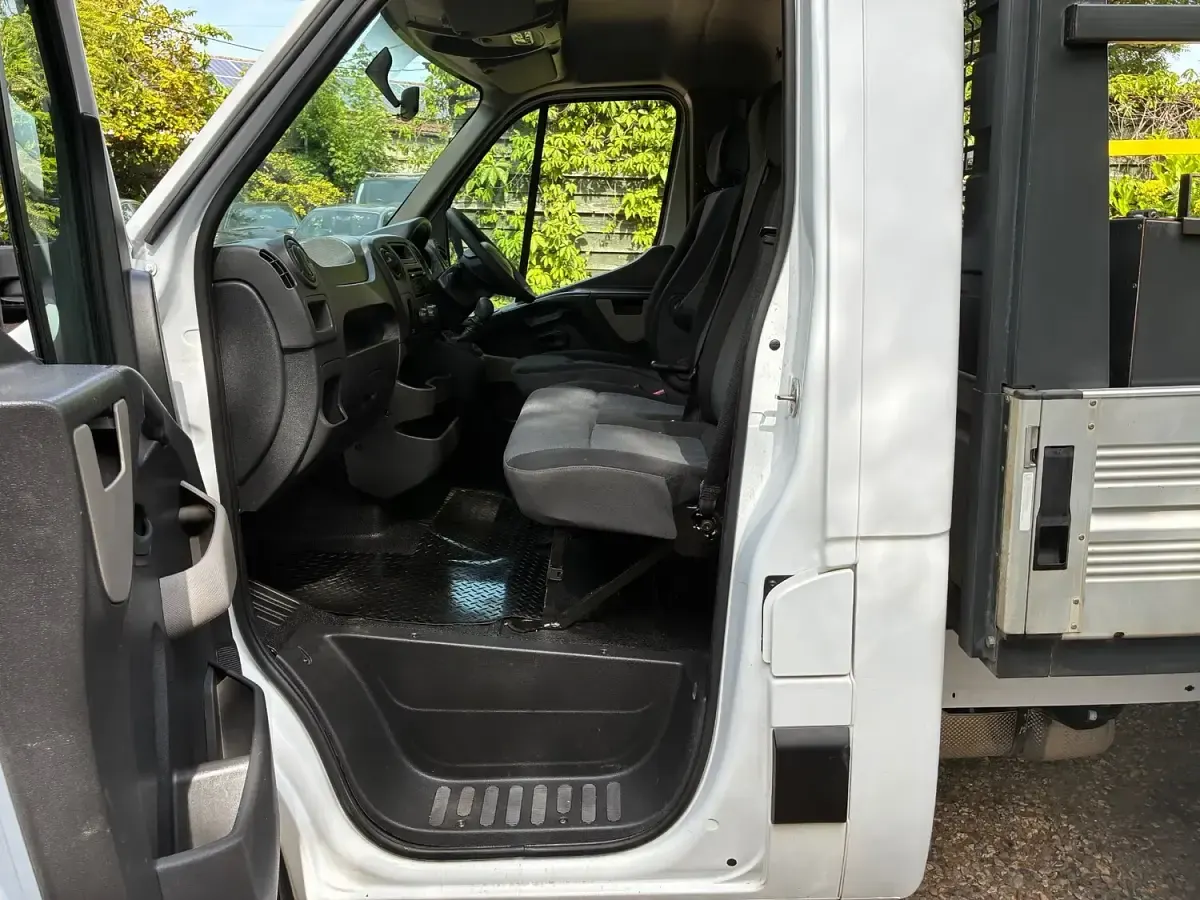 Used Renault Master Business 2019 White Cabriolet