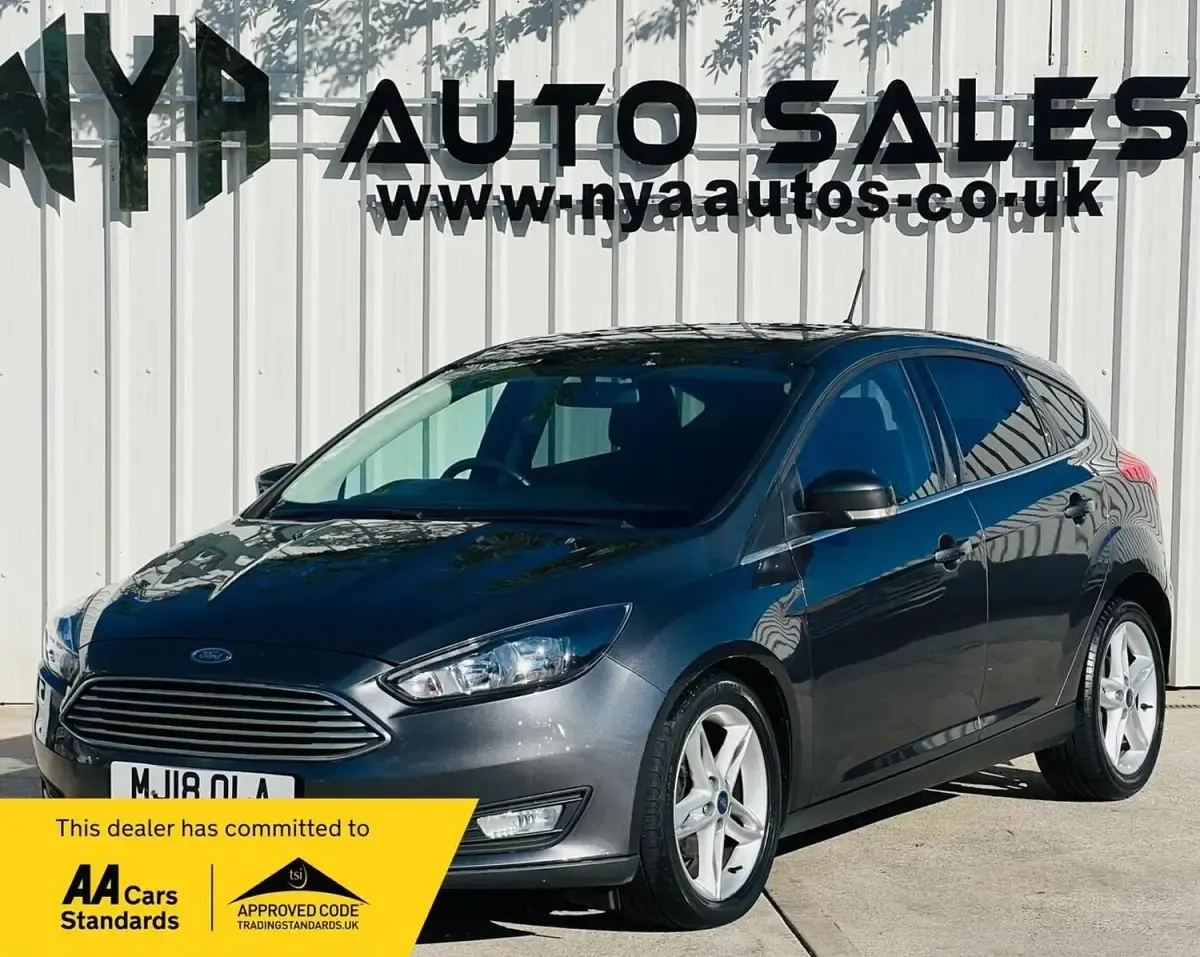 Usado Ford Focus Zetec 2018 Cinzento Citadino