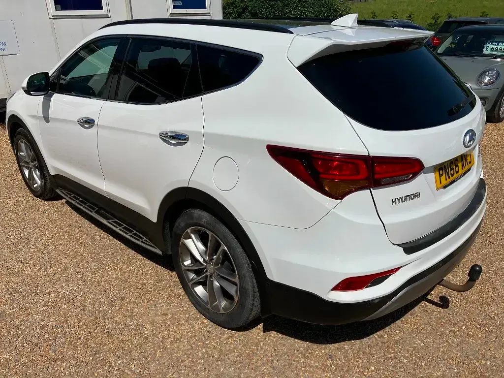 Used Hyundai Santa Fe Premium SE 200 HP (147 kW) 2016 White SUV