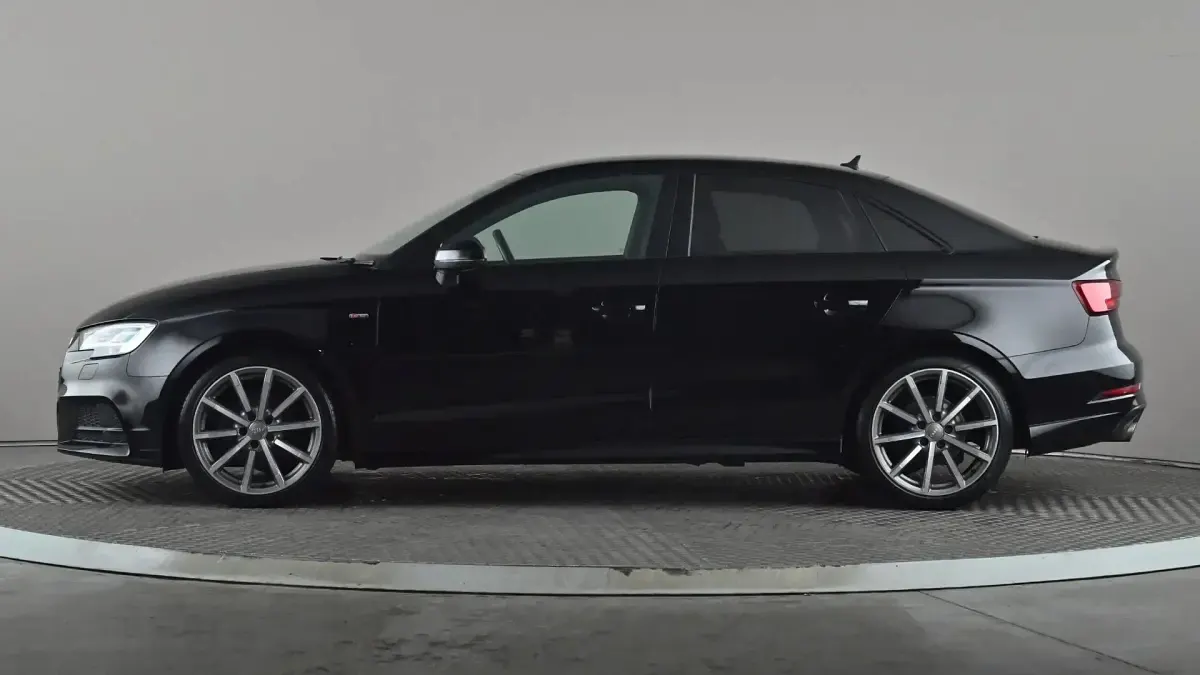 Używany Audi A3 Black Edition 150 KM (110 kW) 2018 Czarny Sedan/Limuzyna