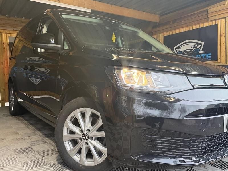 Used VW Caddy Maxi Pro 102 HP (75 kW) 2021 Black MPV